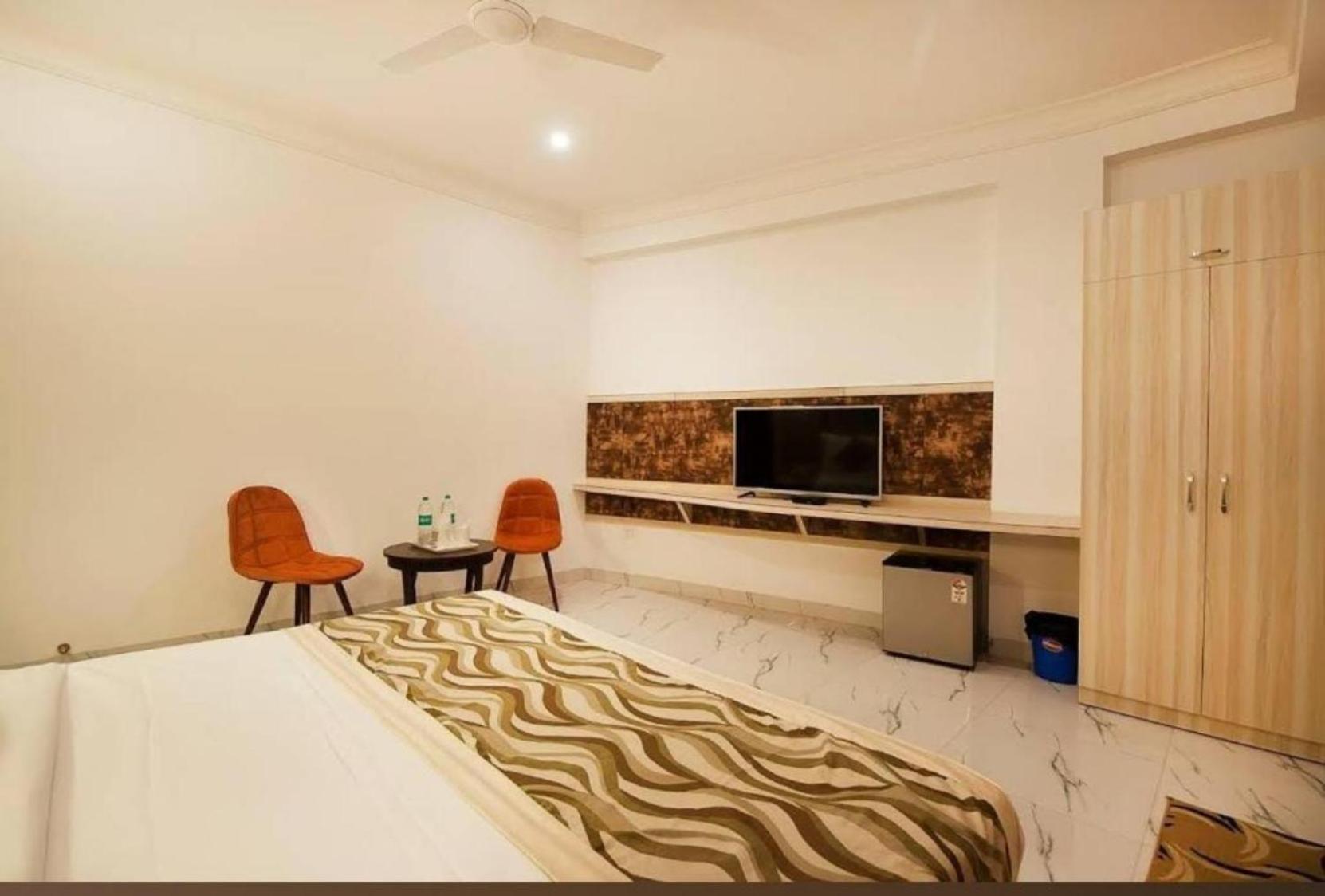Hotel The Almora By Rs Global Near By Delhi International Airport With - Free Airport Drop New Delhi Bagian luar foto