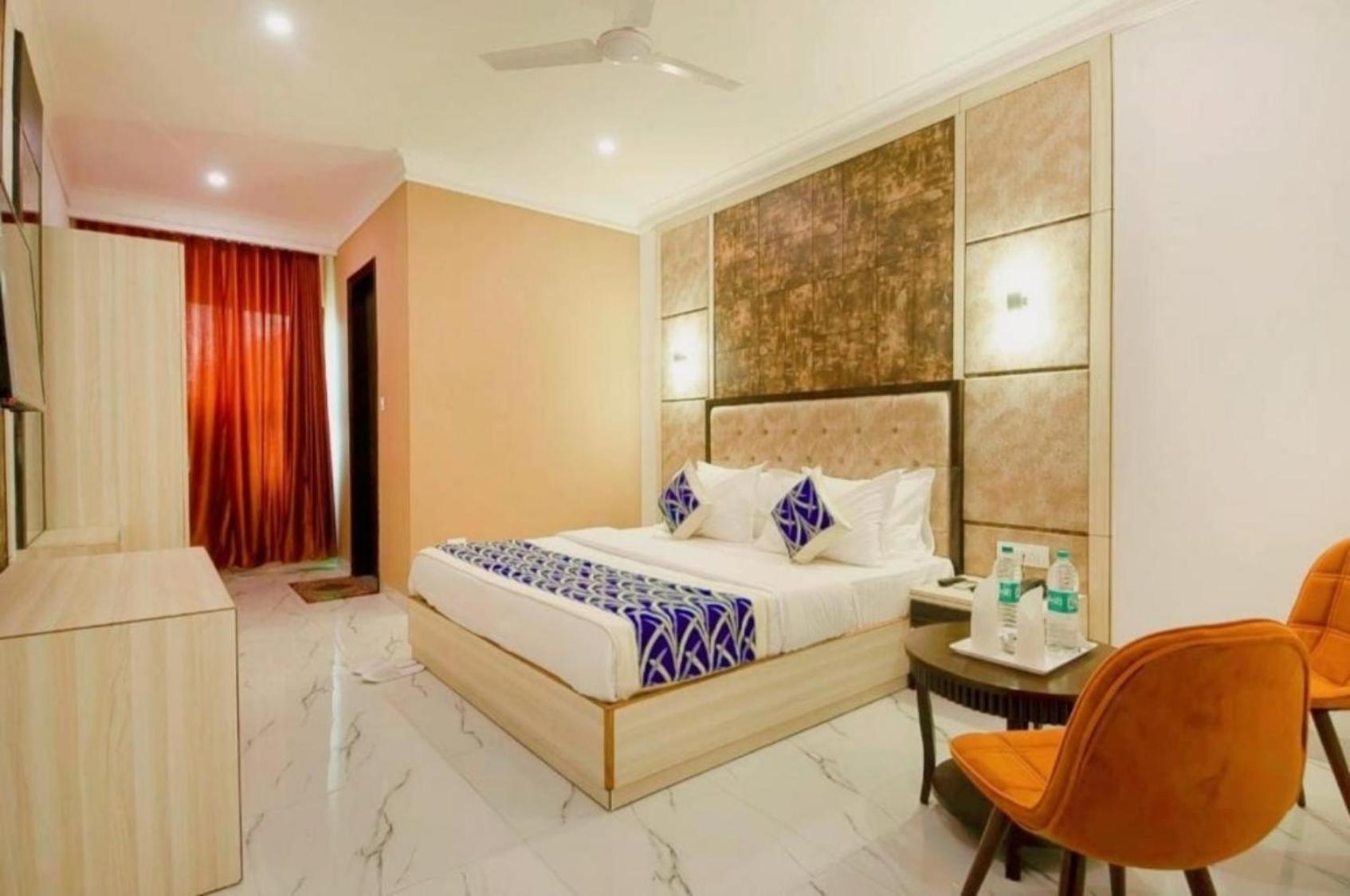 Hotel The Almora By Rs Global Near By Delhi International Airport With - Free Airport Drop New Delhi Bagian luar foto